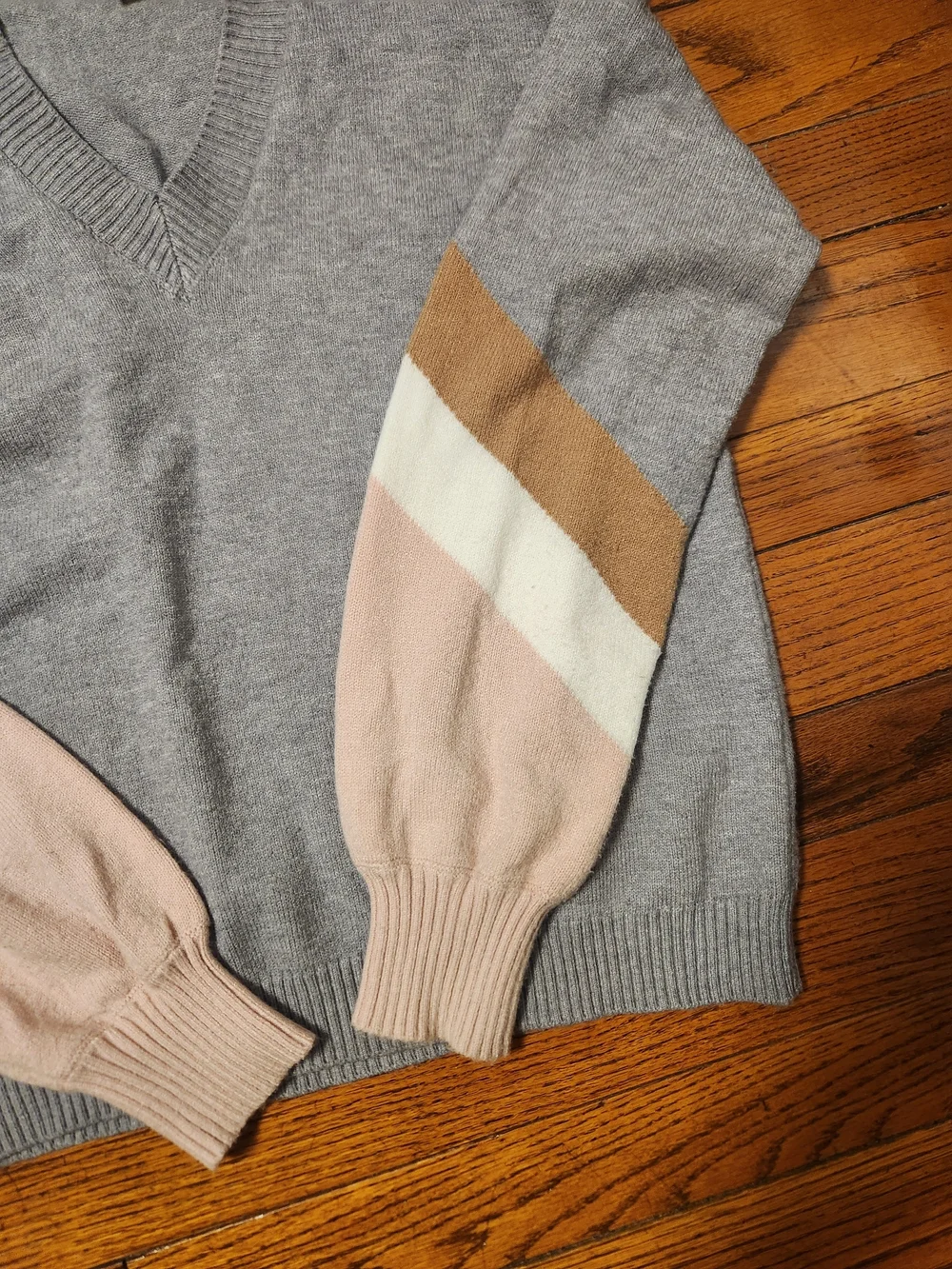 V-Neck Colorblock Sleeve Sweater - Gray/Pink
